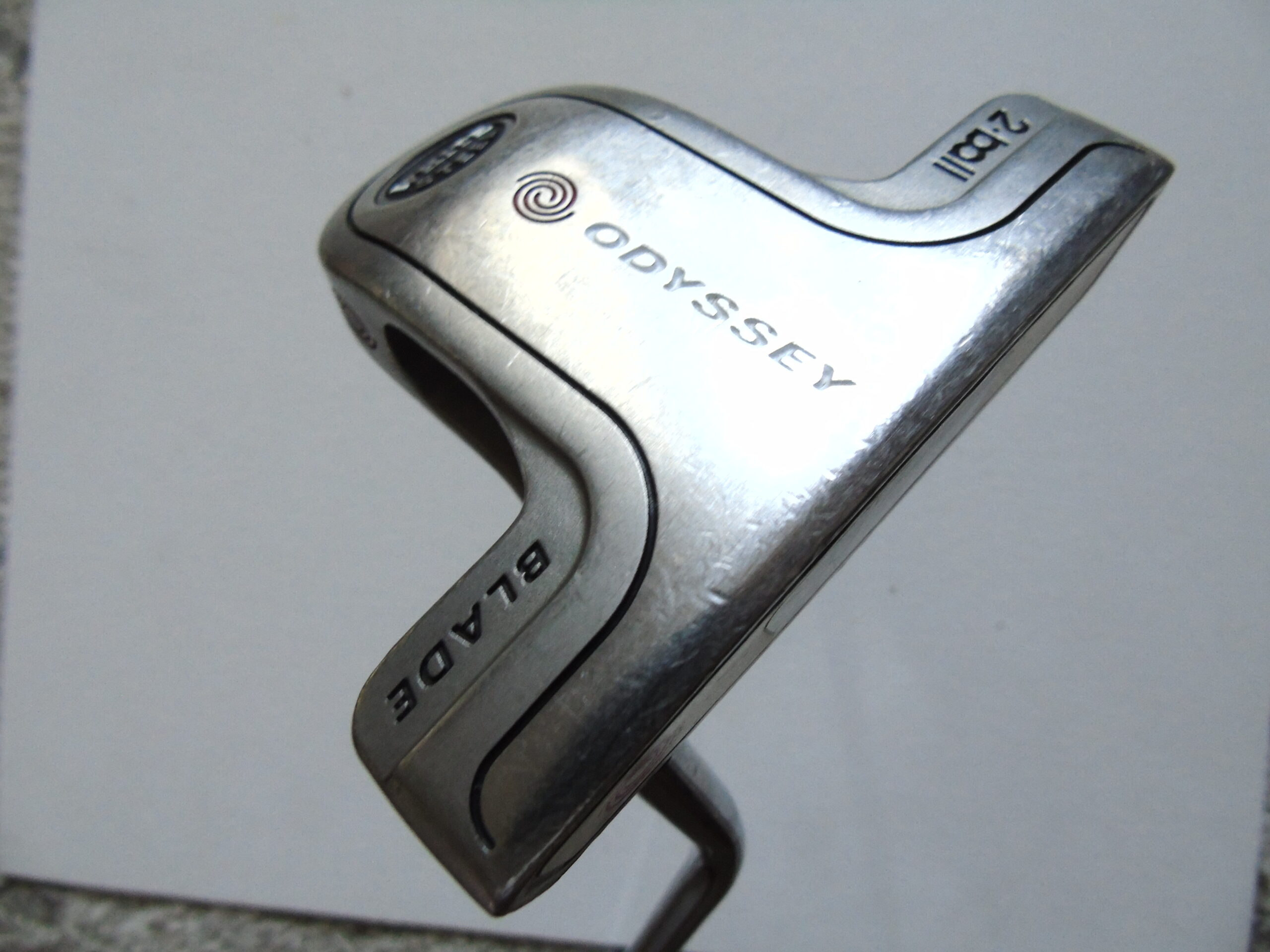 ODYSSEY WHITE STEEL 2-BALL BLADE PUTTER - 35" - Image 4